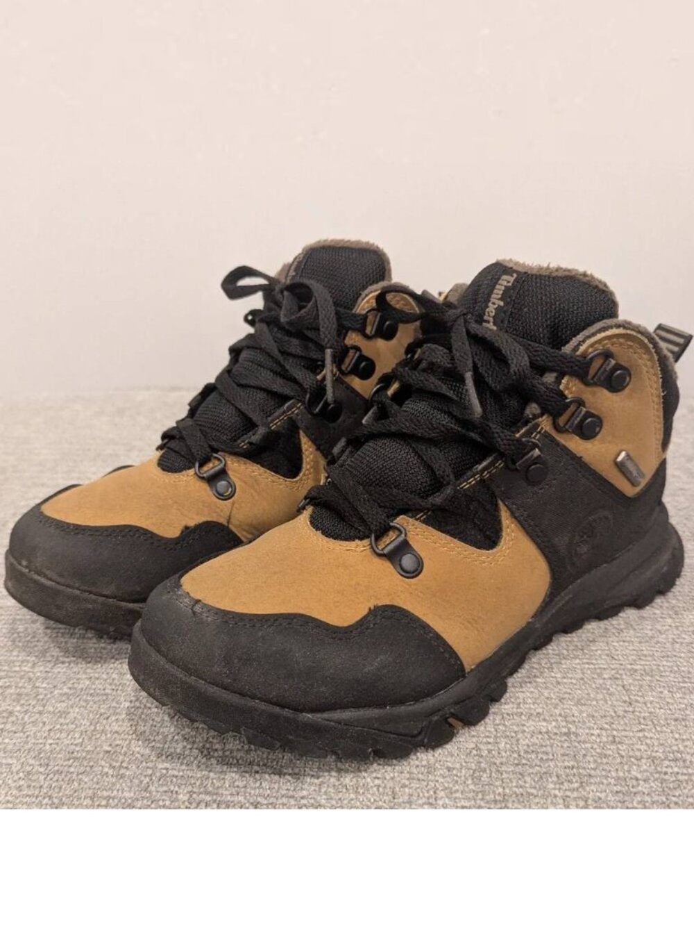 Timberland Lincoln Peak Waterproof Laceup Kids Black and Tan Hiking Boots size 4